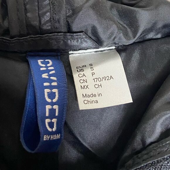 H&M  Black Puffer JacketSize S - Picture 7 of 7